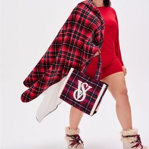 |NWT| VICTORIA’S SECRET 2022 Red Plaid Canvas Tote & Blanket Set